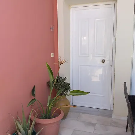 Chariklia House Apartman *